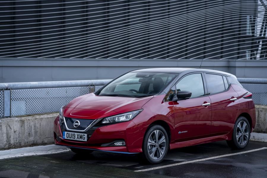  Nissan Leaf e+ 2019 года  (UK) (фото 10 из 19)